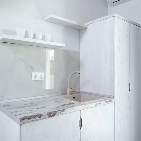 شقة Periklis Prínos