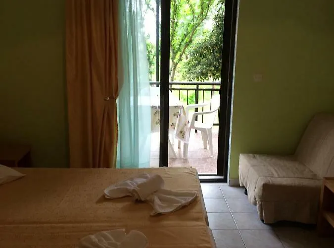 公寓 Periklis Prínos